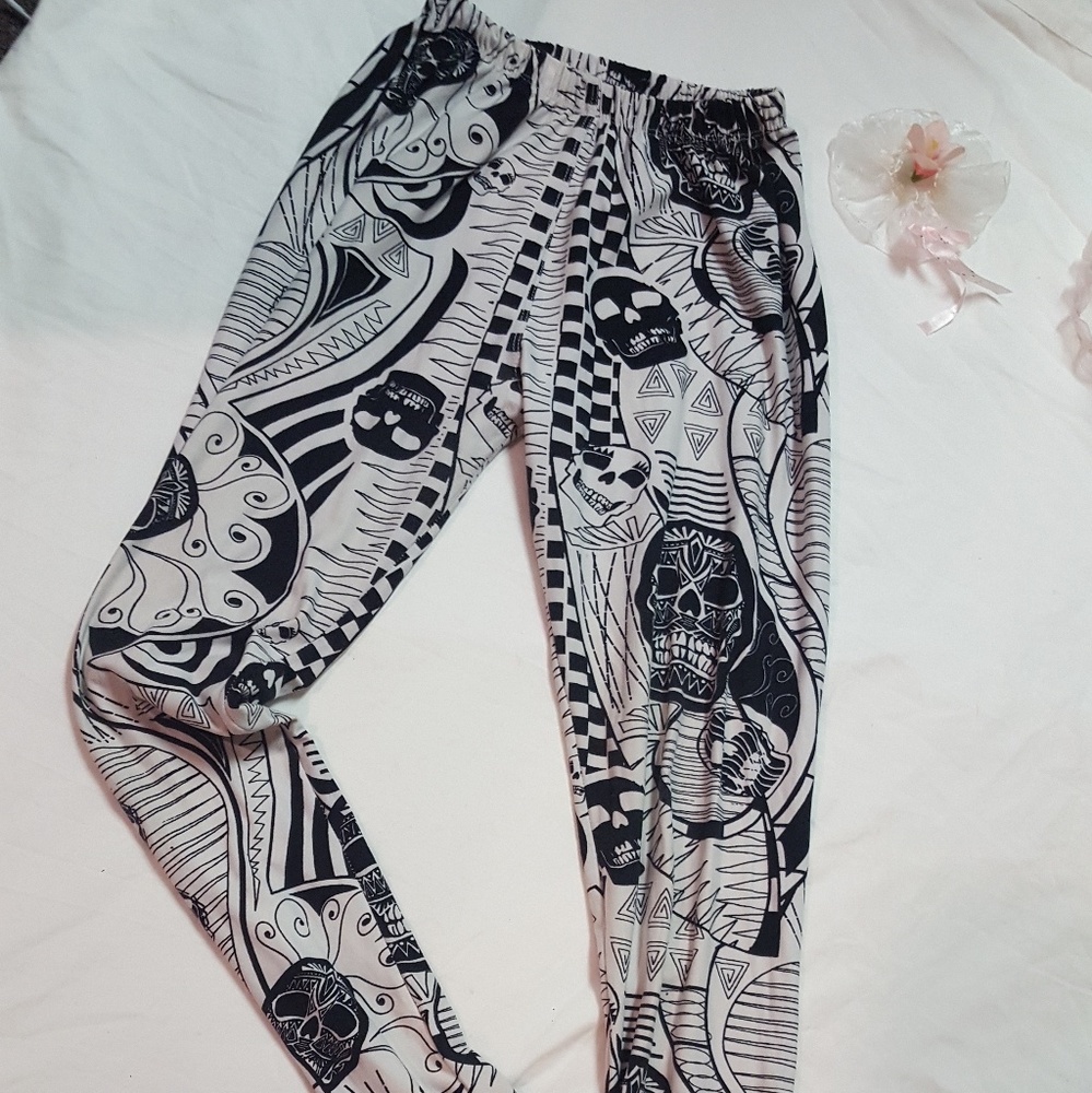 skull print leggings